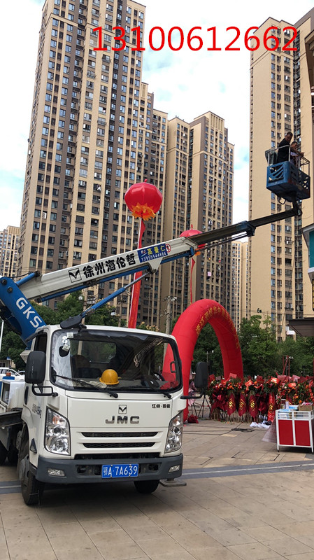 17.5米伸縮臂登高車酒店開業(yè)外墻高空作業(yè)施工現(xiàn)場